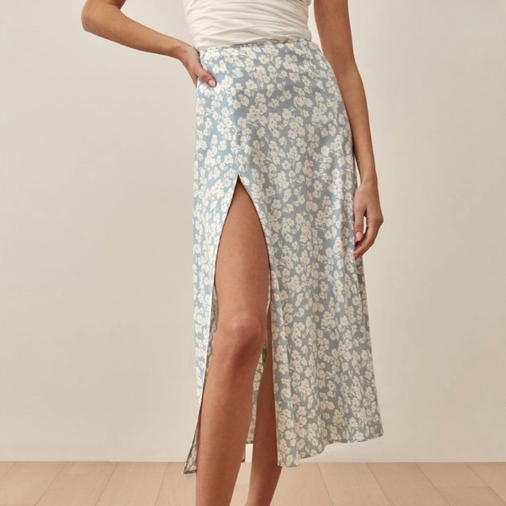 REFORMATION‎ Zoe Side Slit Skirt in Light Blue Floral